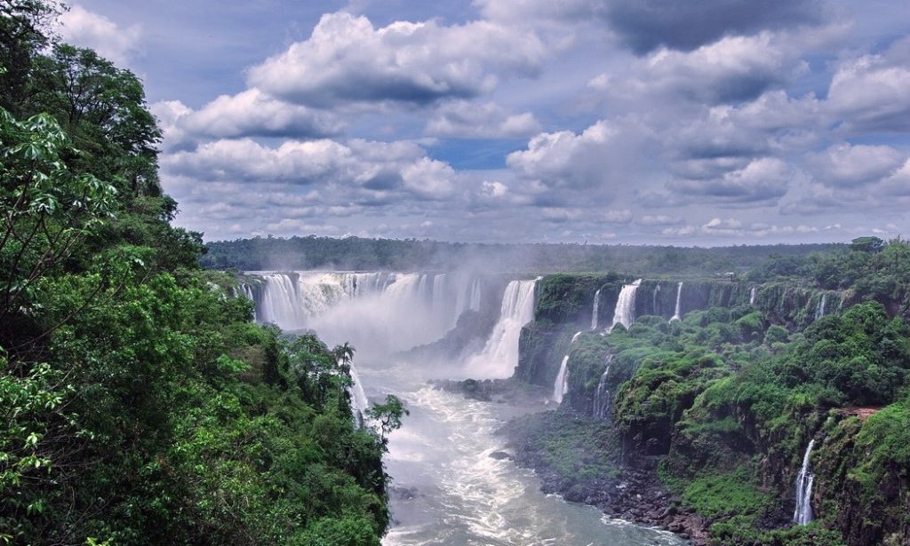 Река Парана в Южной Америке
