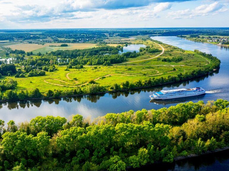 Река Волга в России