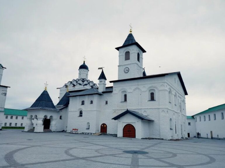 Александро-Свирский монастырь в Карелии