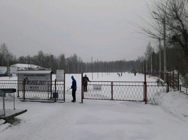 Стадион Динамо каток в Красноярске