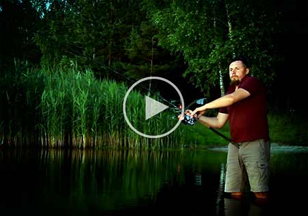 Сергей Попов на озере ловит на флэт фидер